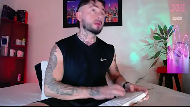 Snapshot of Edwardjonnes chatting on 04/16/26, 02:45 Edwardjonnes online show from 04/16/26, 02:45