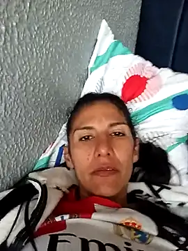 Snapshot of gattycahot chatting on 11/30/25, 02:32 gattycahot online show from 11/30/25, 02:32