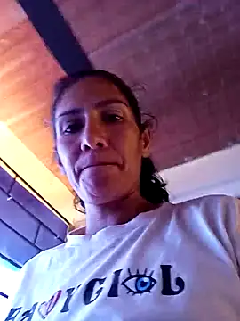 Snapshot of gattycahot chatting on 12/17/25, 03:07 gattycahot online show from 12/17/25, 03:07