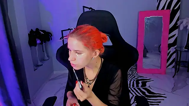 Snapshot of NitaNihil chatting on 10/29/25, 07:04 NitaNihil online show from 10/29/25, 07:04