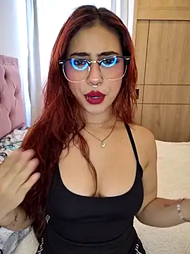 sarah lark  online show from 10/03/25, 06:49