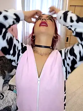 sarah lark  online show from 10/10/25, 12:04