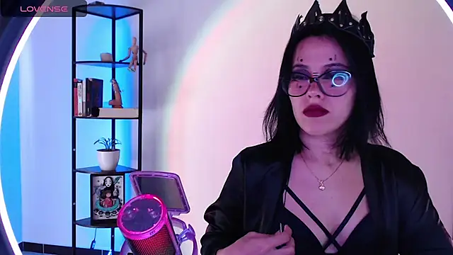 girldom online show from 10/14/25, 04:30