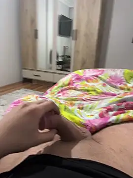 Snapshot of Erenn9972 chatting on 12/20/25, 10:06 Erenn9972 online show from 12/20/25, 10:06