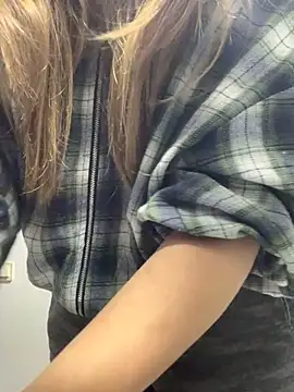 Snapshot of VesnaCrystal chatting on 11/11/25, 08:20 VesnaCrystal online show from 11/11/25, 08:20