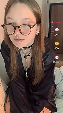 Snapshot of VesnaCrystal chatting on 03/11/26, 10:54 VesnaCrystal online show from 03/11/26, 10:54