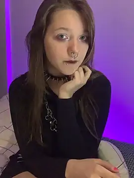 Snapshot of VesnaCrystal chatting on 04/18/26, 04:05 VesnaCrystal online show from 04/18/26, 04:05