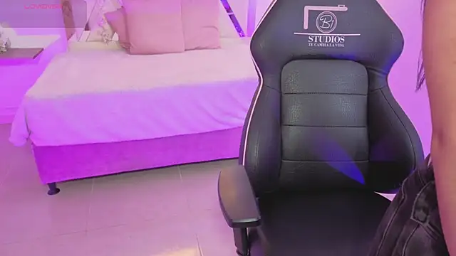 ZURY TAY online show from 10/25/25, 11:40