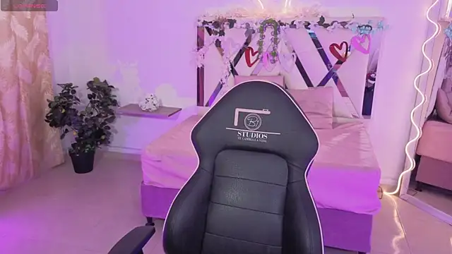 ZURY TAY online show from 11/12/25, 11:54