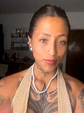 rih4nnna online show from 12/16/25, 04:06