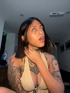 rih4nnna online show from 12/18/25, 05:13