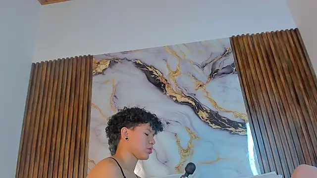 Snapshot of azul_honey chatting on 03/10/26, 06:46 azul honey online show from 03/10/26, 06:46