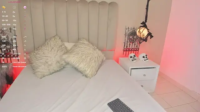 Snapshot of Dani_rosse_ chatting on 10/23/25, 12:37 Dani rosse  online show from 10/23/25, 12:37