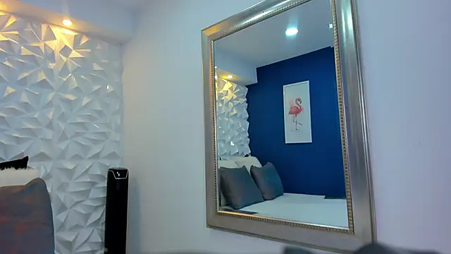 Snapshot of sarah_ashbourne chatting on 09/23/25, 10:35 sarah ashbourne online show from 09/23/25, 10:35