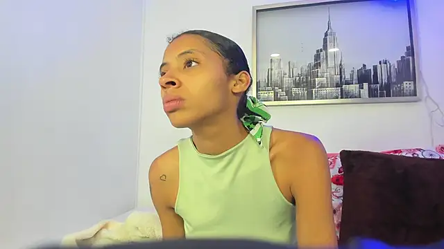 Snapshot of sarah_ashbourne chatting on 10/08/25, 12:03 sarah ashbourne online show from 10/08/25, 12:03