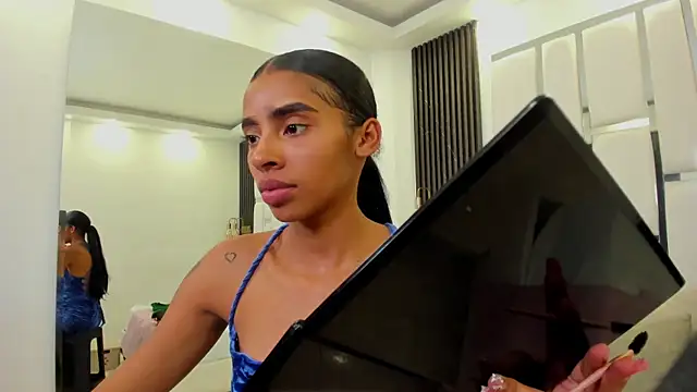 Snapshot of sarah_ashbourne chatting on 10/11/25, 08:29 sarah ashbourne online show from 10/11/25, 08:29