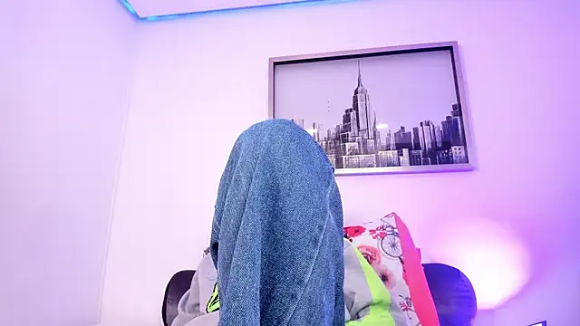 Snapshot of sarah_ashbourne chatting on 10/15/25, 05:35 sarah ashbourne online show from 10/15/25, 05:35