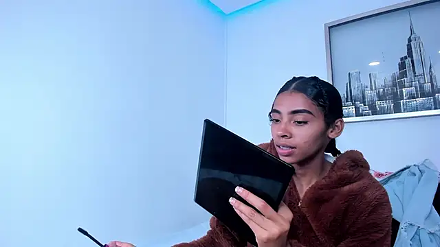 Snapshot of sarah_ashbourne chatting on 10/22/25, 01:44 sarah ashbourne online show from 10/22/25, 01:44