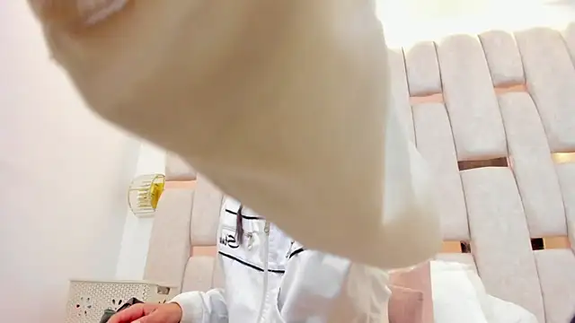 Snapshot of sarah_ashbourne chatting on 10/24/25, 12:45 sarah ashbourne online show from 10/24/25, 12:45