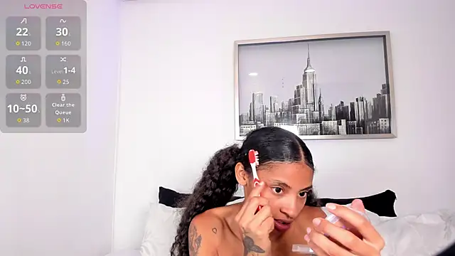 Snapshot of sarah_ashbourne chatting on 11/04/25, 01:32 sarah ashbourne online show from 11/04/25, 01:32