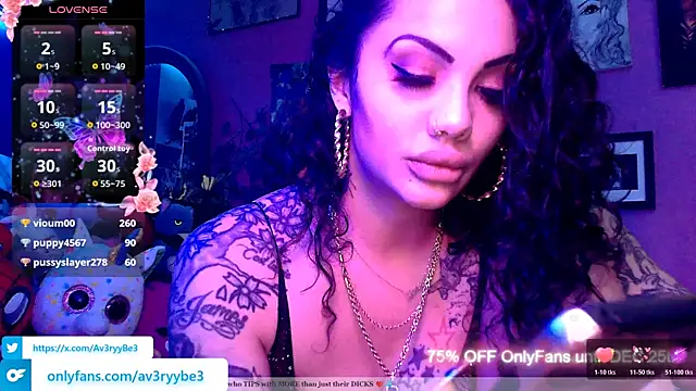 Snapshot of Av3ryyBe3 chatting on 12/13/25, 10:26 Av3ryyBe3 online show from 12/13/25, 10:26