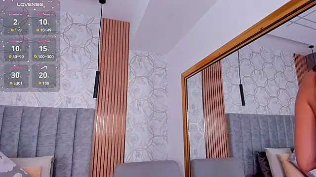 sarahyessica online show from 10/23/25, 07:34