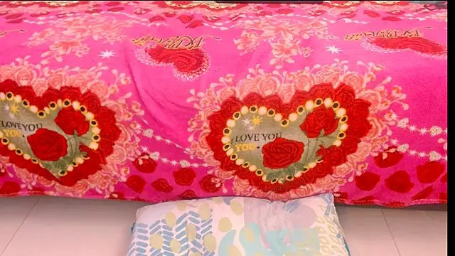 bellotabigtits18 online show from 09/18/25, 02:35