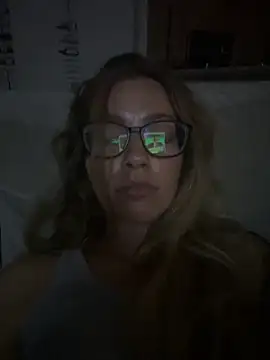 Snapshot of blondebaddi chatting on 10/20/25, 04:35 blondebaddi online show from 10/20/25, 04:35