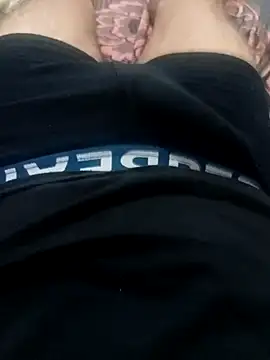 Snapshot of BRAYAN__22 chatting on 10/24/25, 04:58 BRAYAN  22 online show from 10/24/25, 04:58