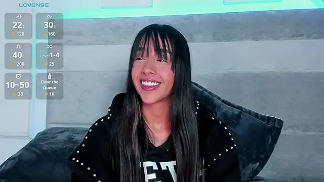 Aleja ruizz online show from 10/18/25, 10:16