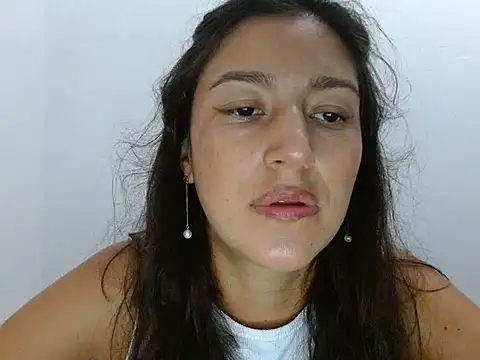 Snapshot of SarahFriendly chatting on 06/20/26, 04:32 SarahFriendly online show from 06/20/26, 04:32