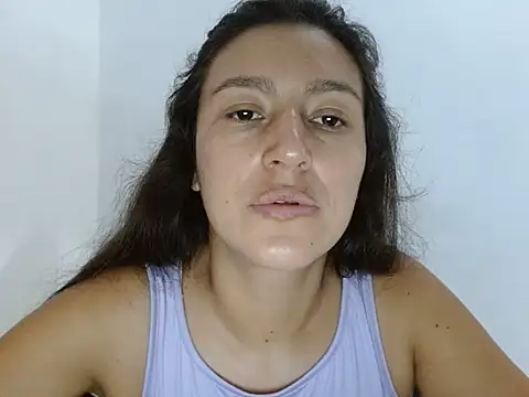 Snapshot of SarahFriendly chatting on 07/28/26, 02:13 SarahFriendly online show from 07/28/26, 02:13