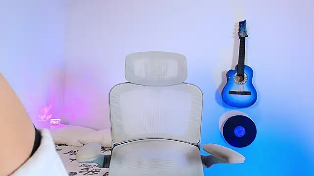 Snapshot of Anky_xx chatting on 09/13/25, 11:37 Anky xx online show from 09/13/25, 11:37