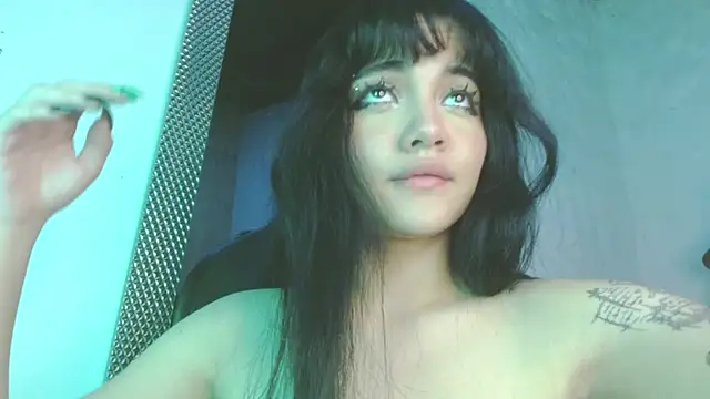 Snapshot of Darky_Doll chatting on 10/03/25, 03:47 Darky Doll online show from 10/03/25, 03:47