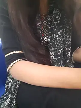 Aarti-kumri online show from 11/07/25, 05:24