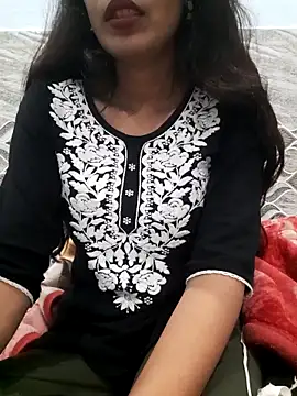 Aarti-kumri online show from 11/28/25, 04:09