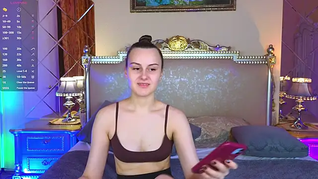 Kelly Cartier online show from 11/18/25, 12:42