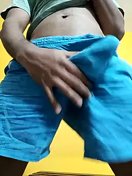 Snapshot of mayur_raaje chatting on 11/16/25, 04:23 mayur raaje online show from 11/16/25, 04:23