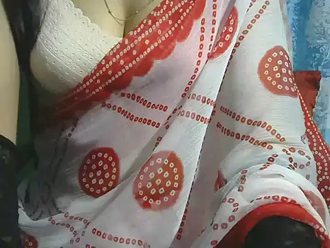 Snapshot of sheetal-sheetal95 chatting on 04/19/26, 06:21 sheetal-sheetal95 online show from 04/19/26, 06:21