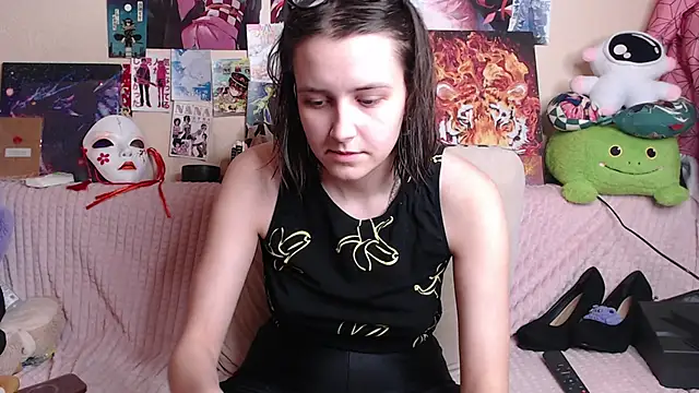 Snapshot of AliceChio chatting on 12/04/25, 05:28 AliceChio online show from 12/04/25, 05:28