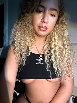 Snapshot of Aurorajadex chatting on 09/13/25, 03:56 Aurorajadex online show from 09/13/25, 03:56