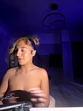 Snapshot of Aurorajadex chatting on 09/28/25, 12:05 Aurorajadex online show from 09/28/25, 12:05