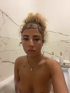 Snapshot of Aurorajadex chatting on 10/10/25, 11:04 Aurorajadex online show from 10/10/25, 11:04