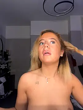 Snapshot of Aurorajadex chatting on 10/18/25, 09:43 Aurorajadex online show from 10/18/25, 09:43