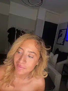 Snapshot of Aurorajadex chatting on 10/18/25, 09:48 Aurorajadex online show from 10/18/25, 09:48