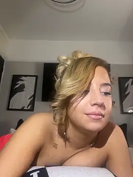 Snapshot of Aurorajadex chatting on 10/21/25, 02:34 Aurorajadex online show from 10/21/25, 02:34