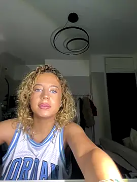 Snapshot of Aurorajadex chatting on 10/24/25, 12:56 Aurorajadex online show from 10/24/25, 12:56