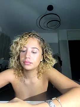 Snapshot of Aurorajadex chatting on 10/26/25, 01:39 Aurorajadex online show from 10/26/25, 01:39