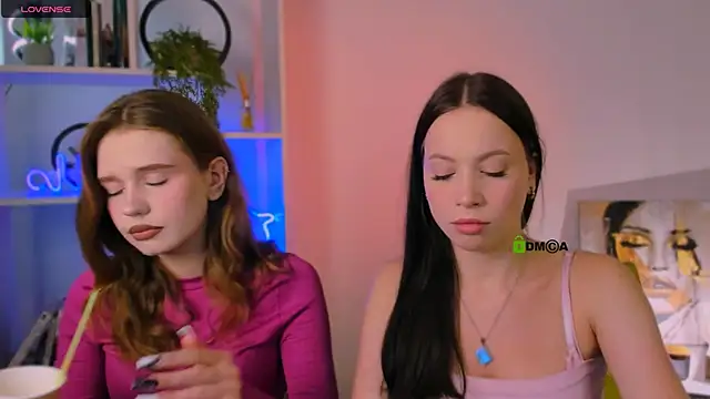 Snapshot of amanda-miki chatting on 09/26/25, 07:18 amanda-miki online show from 09/26/25, 07:18