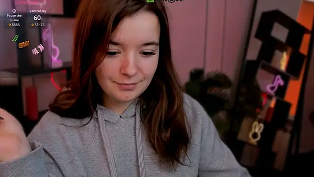 nika-still online show from 10/11/25, 09:30